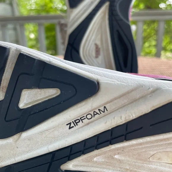 Topo burgundy athletic shoes - Picture 8 of 9